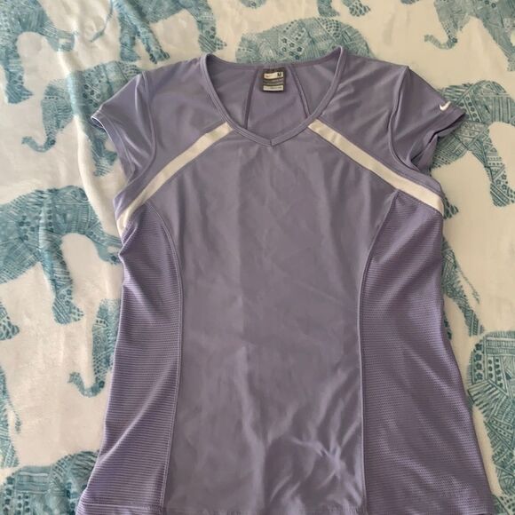 📏📸Nike Workout T Shirt - Picture 1 of 6
